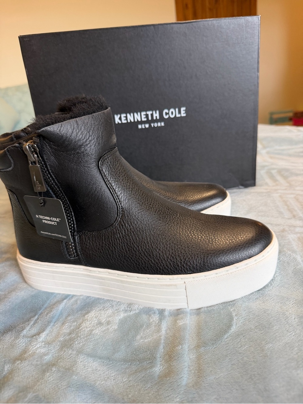 Kenneth Cole leather platform sole fuzzy lined zip up boots
